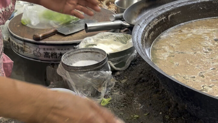 ตามไปตลาดนัดใหญ่ที่ซานตง ลุยต่อเมนูไส้อ่อนผัดแบบไม่เหมือนใคร วันนี้เป็นไส้อ่อนผัดสามรสเผ็ด #รสชาติบ้