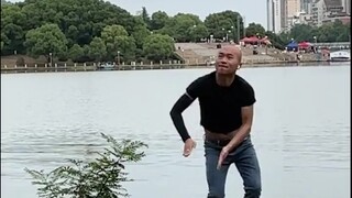 “孤独到极致便成了抽象”