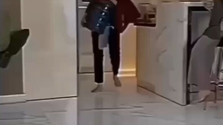 Acting out my winter bathroom routine 😂