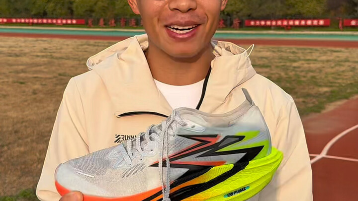 My Berlin Marathon PB gift pack has arrived—ten pairs of shoes! Let's see if there's anything you li