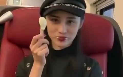 ความคิดเล็กๆ น้อยๆ ของผู้ชายถูกเธอจับจ้องได้อย่างแม่นยำ