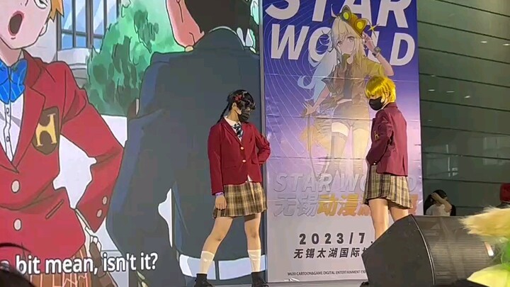 Pameran Komik Wuxi Mao Ling menari mengikuti "Kartu Ratu" milik gadis itu!!! Kedua penggemar sangat 