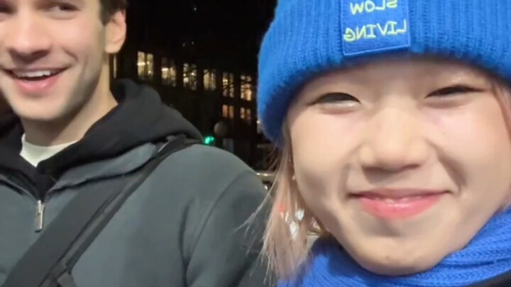 Huh? Why does this vibe feel both awkward and cute at the same time? What's going on?