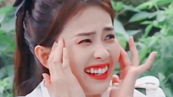 Aku hampir ketawa! Aku suka orang-orang yang ganteng tapi sakit kayak gini!