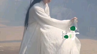 别人都用替身就他不用！动作又飒又美在一堆人中都挡不住他的仙气～