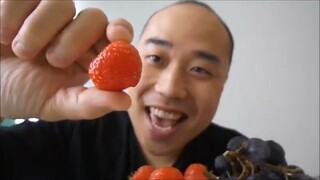 Asmr Eating Sounds - Strawberries And Black Grapes