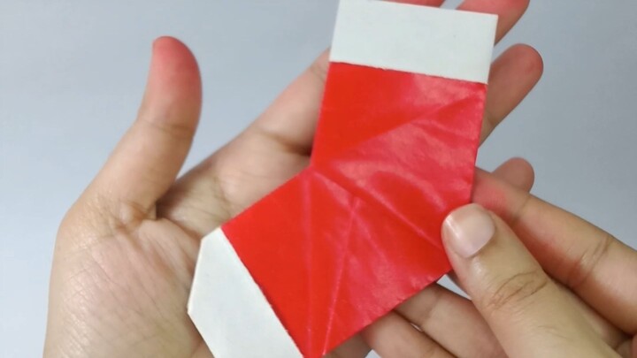 A Hint of Red This Christmas