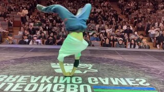 A set of high-end operations in the street dance competition for young people