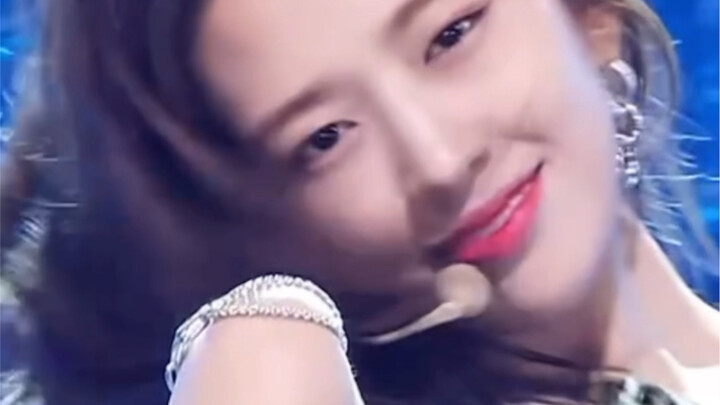 Ngay khi Ahn Yujin xuất hiện đã là phần “killing”! Đoạn clip trực tiếp đáng xem đi xem lại nhiều lần