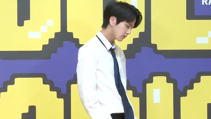 [คิมยองฮุน] ใส่สูทแล้วเต้น Tattoo หล่อเกินไปแล้ว8