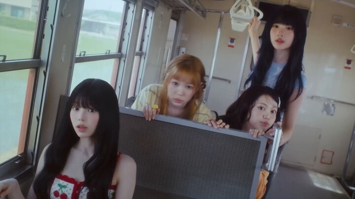 Hearts2Hearts ICONIC HEART MV