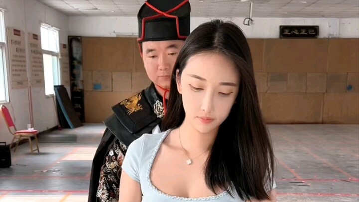 美女体验一下棉砂掌