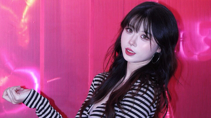 Không biết nữa, thân hình của mình thật quyến rũ~