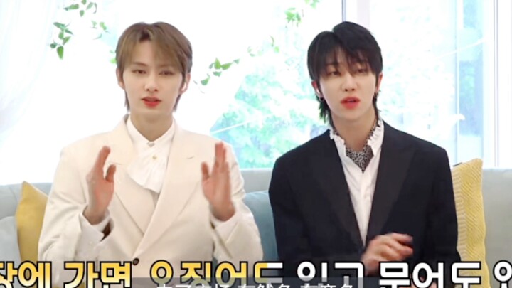 11 orang menonton penampilan lagu dari anak-anak TK kkk