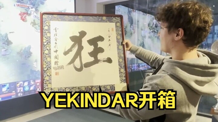 Anh Cuồng YEKINDAR mở hộp quà của fan Trung Quốc, suýt ngất luôn haha