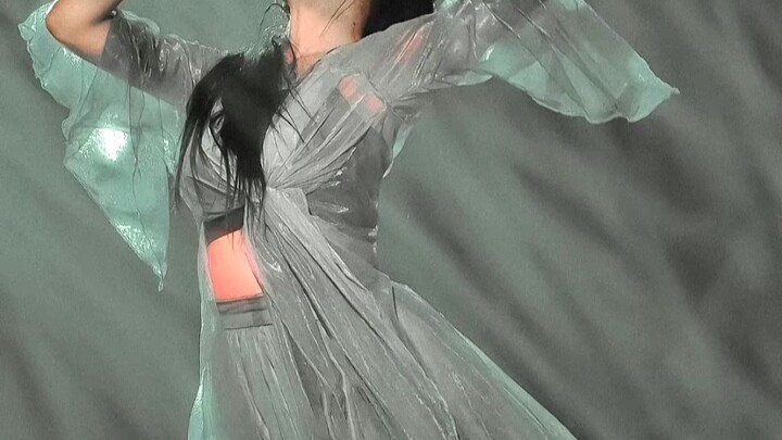 Who understands? She's so beautiful like this! Idols need the stage!!