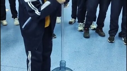 Thí nghiệm máy bơm nước quán tính vật lý