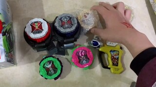 【Kamen Rider】Give them to your favorite boy (yourself) during the New Year