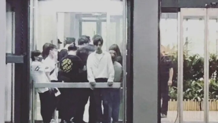 [Xiao Zhan] Xiao Zhan’s Obsessive Stalker Fans (Come see just how terrifying stans can be—plus his c