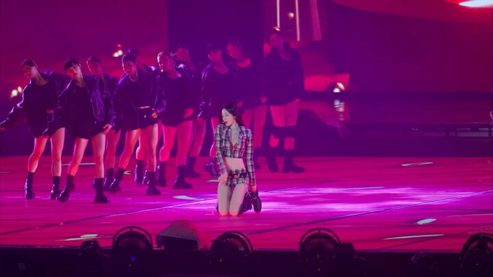 Lagu solo pribadi Ye Shuhua “Red Redemption” tampil perdana dalam konser tur dunia IDLE hari pertama