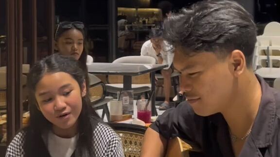 DI CAFE MALAH BERDUAAN