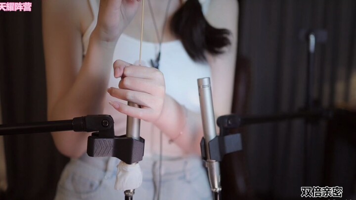 جلسة خاصة لتنظيف الأذن تبعث على النعاس