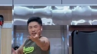 โคฟเวอร์ท่าเต้นของ 2NE1 Mash up-Leejung