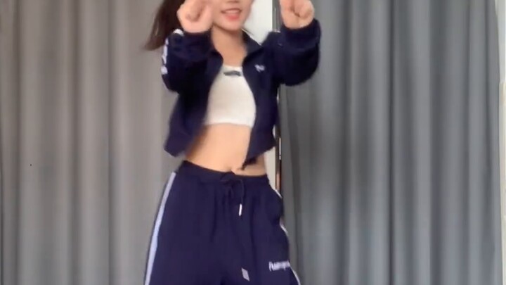 Semua bernyanyi dan menari SNEAKERS-ITZY