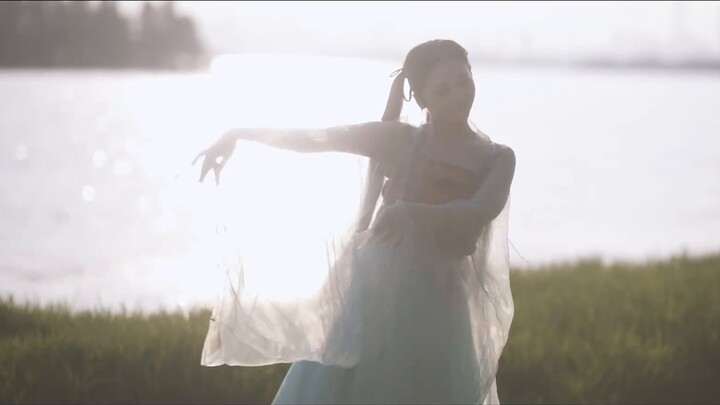 [Nanwei] Exiled Immortal (He pours the strongest wine in the world, lies in a towering building in C