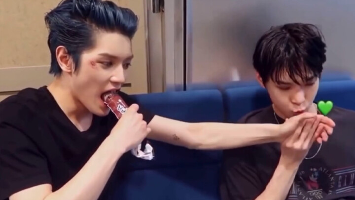 【Doyoung/Taeyong】Teacher Myeol gives Taeyong a little kiss on the hand… And Taeyong’s already thinki