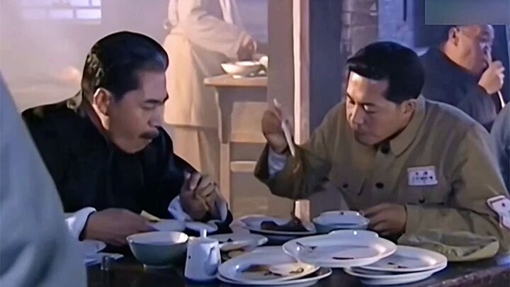 Mr. Bai Qi took his grandson to a roadside stall and ate 15 plates of Beijing fried tripe