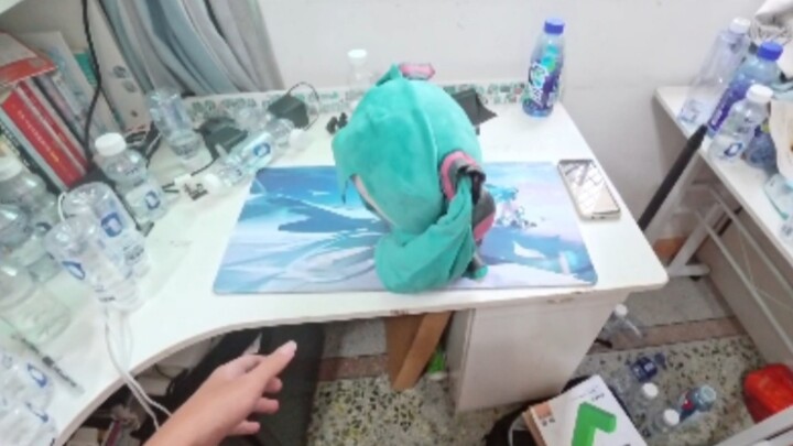 I spent five months recording this one-and-a-half-minute clip! Will it go viral?