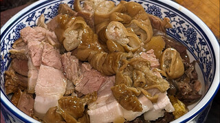 Do you think it's worth it to buy stewed pork and steamed buns for 50 yuan on the streets of Shenyan