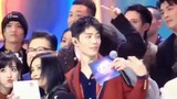 [Xiao Zhan] invited Zimei to take photos, and shook hands with sister Mintao!