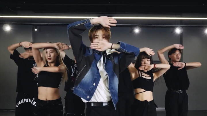 Lian Hua Wei's "Kiss & Tell" Dance Practice