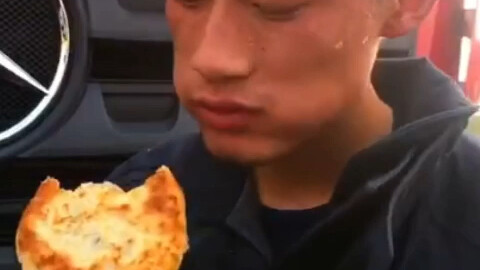 الرجل الإطفائي وسيم! لكنك أشد وسامة عندما تنقذ الأرواح!