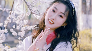 لا بد من وجود فتاة مغرمة بالزهور في الربيع