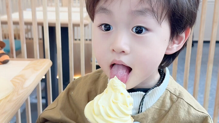 Baby’s perspective: When Korean and Chinese toddlers go to buy ice cream.