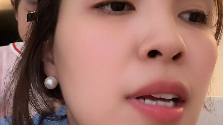 Cẩm nang chống chảy xệ ngực khi cho con bú: Mẹ bỉm mới nào muốn vừa cho con bú trực tiếp vừa giữ dán