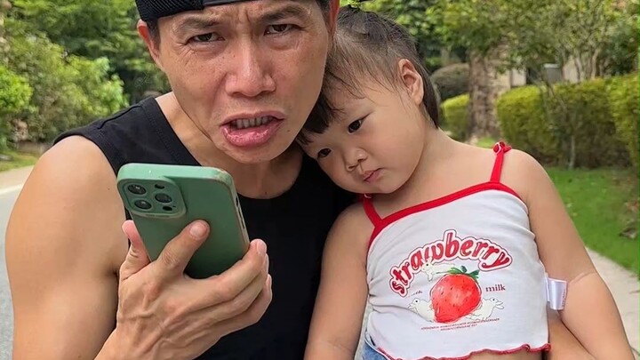 吓哭小朋友的躲猫猫😂😂😂 #看一遍笑一遍 #人类幼崽 #宝爸带娃 #亲子vlog #露兮粑粑