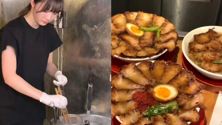 🍴 Late-night snack: Watching the Ramen Beauty