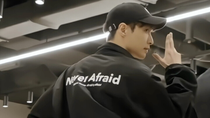 Cảnh báo phát ra, Trương Nghệ Hưng chuẩn bị biểu diễn vũ đạo chói mắt rồi!