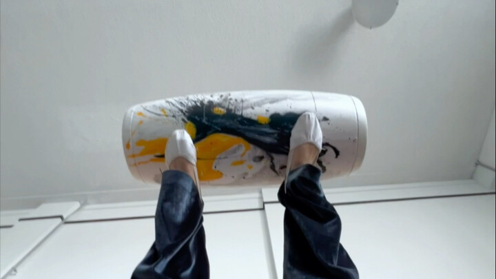 Suýt bị đập trúng