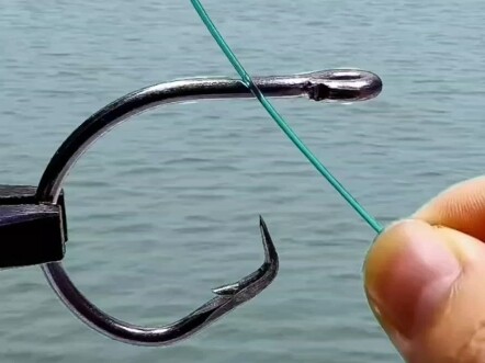 Last time, someone said the fishhook was too small and the tying method was hard to see. How about t