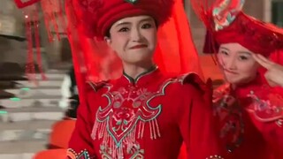 网友和表演节目的女生互动，岂料竟收到她送的“大礼”