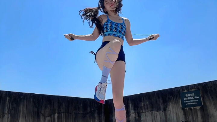 Let me show you the flexible big meat legs~ [Fat cake shallow jump]
