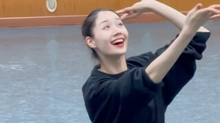 Hari ini saya memiliki gaya Reba dengan gaya yang sama~