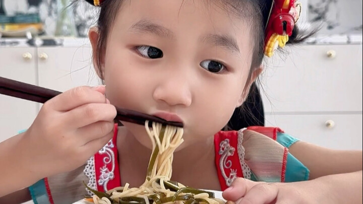 Today, Big Sister’s Bringing the Dishes!