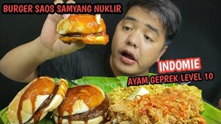 PEDAS MANTAP!! BURGER SAOS SAMYANG NUKLIR PLUS INDOMIE AYAM GEPREK LEVEL 10