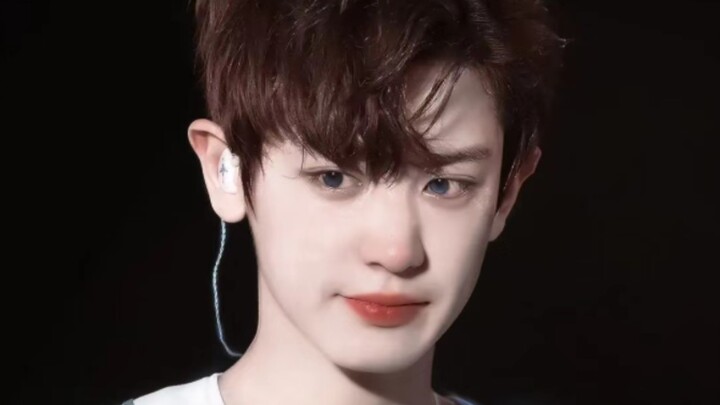 “ใครว่าเขาเหมาะแค่ทรงผมเครื่องหมายจุลภาค???”